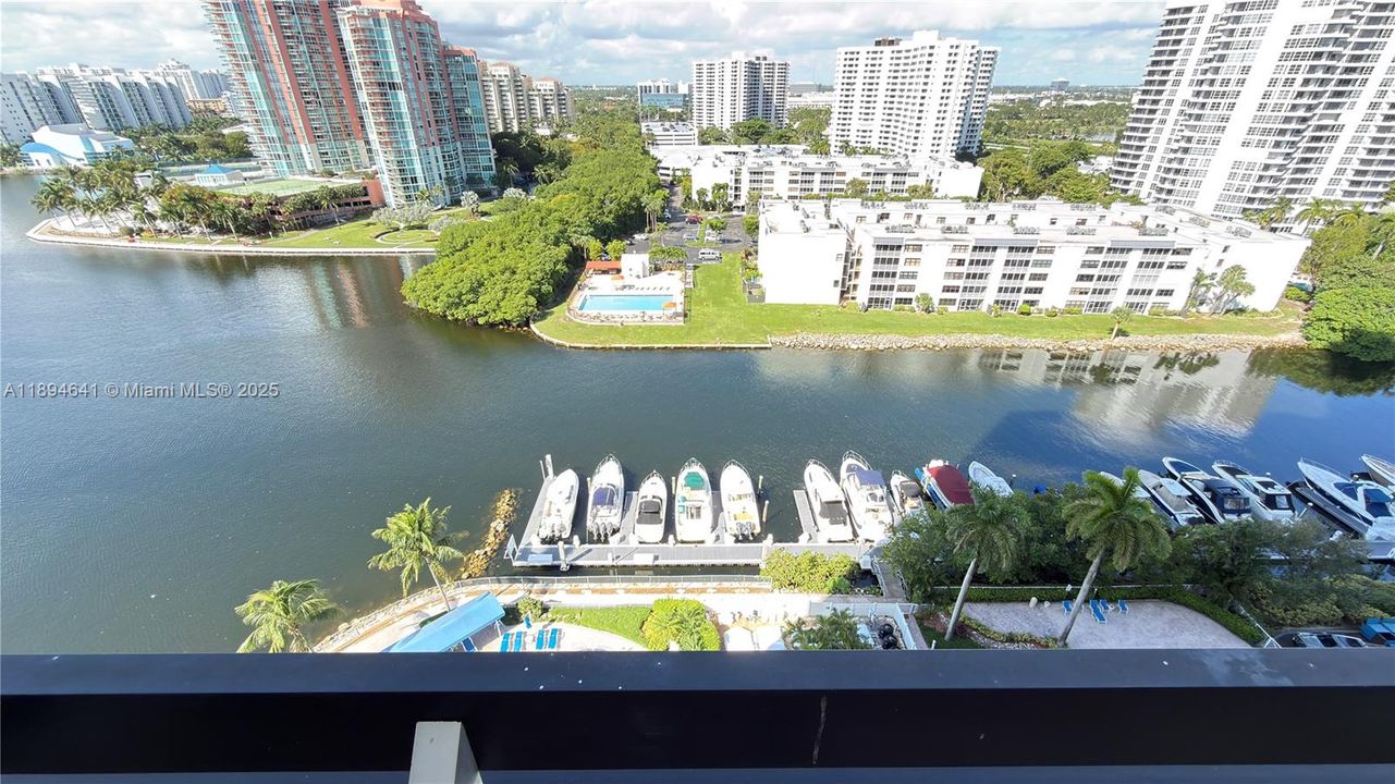 Recently Rented: $3,700 (2 beds, 2 baths, 1365 Square Feet)