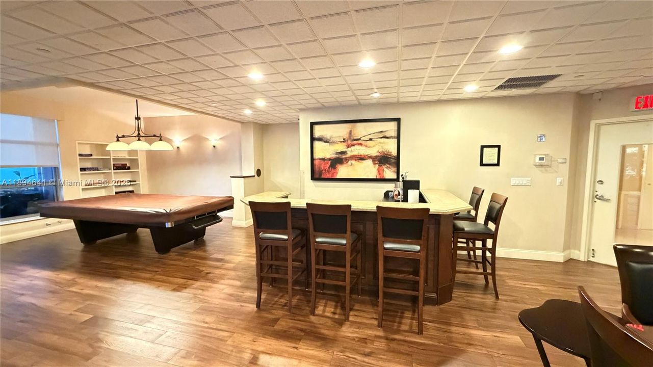 Recently Rented: $3,700 (2 beds, 2 baths, 1365 Square Feet)