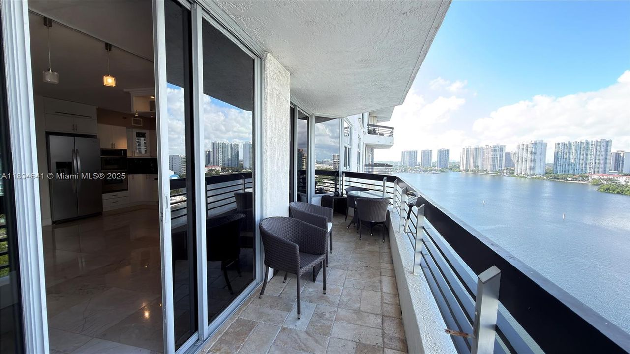 Recently Rented: $3,700 (2 beds, 2 baths, 1365 Square Feet)