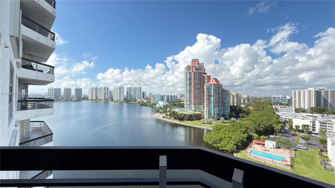 Recently Rented: $3,700 (2 beds, 2 baths, 1365 Square Feet)