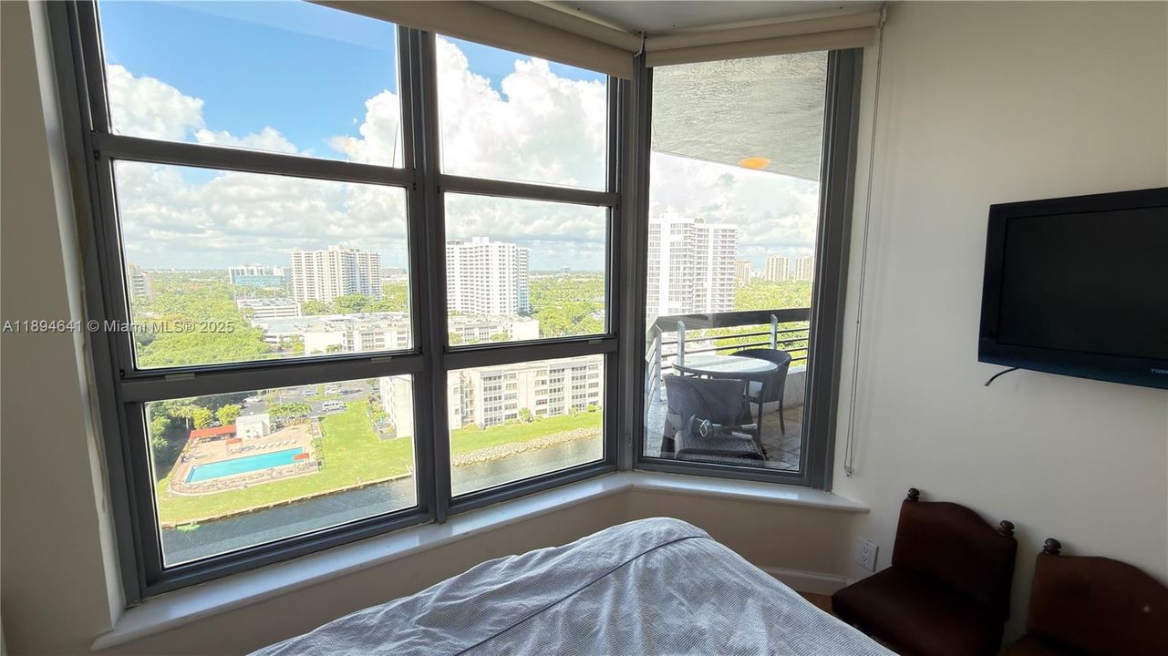 Recently Rented: $3,700 (2 beds, 2 baths, 1365 Square Feet)