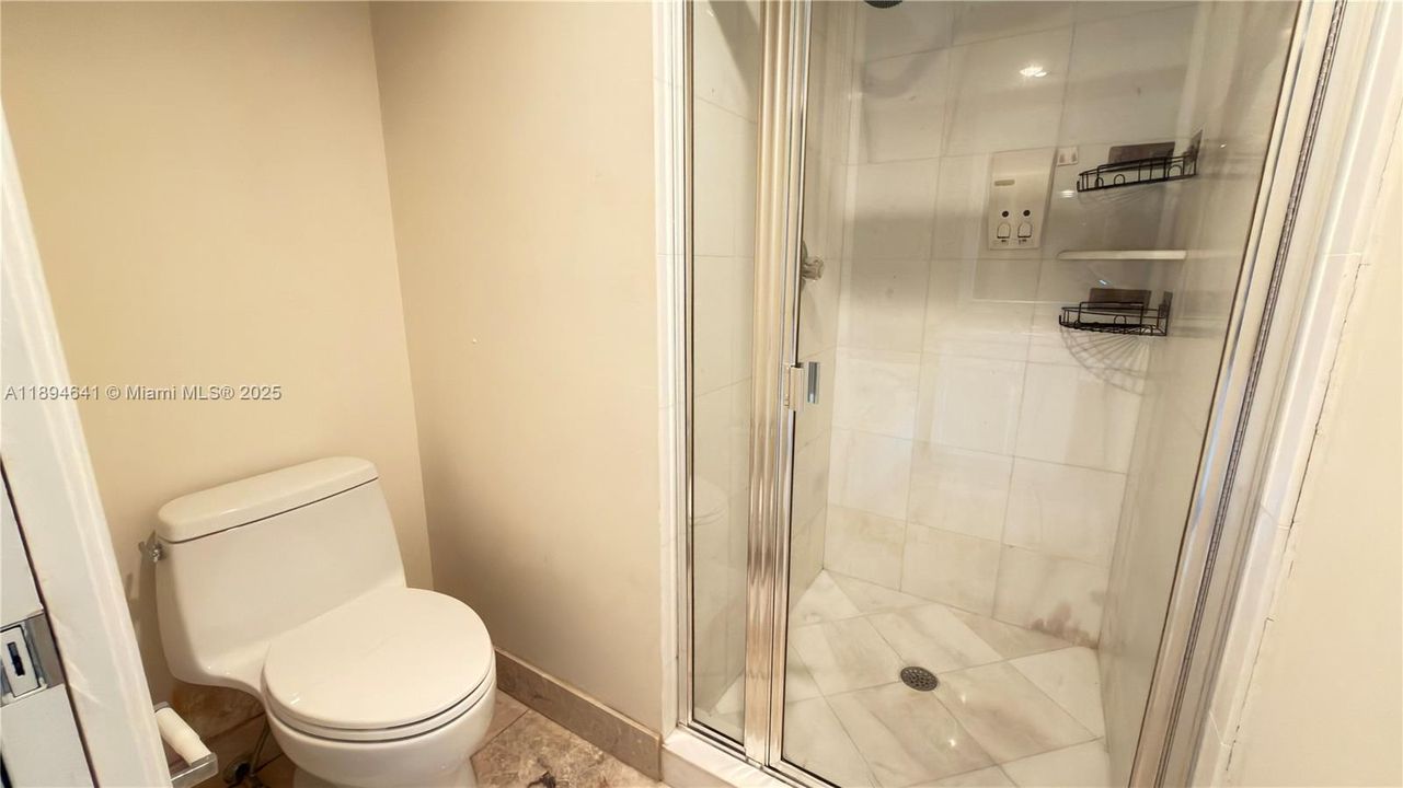 Recently Rented: $3,700 (2 beds, 2 baths, 1365 Square Feet)