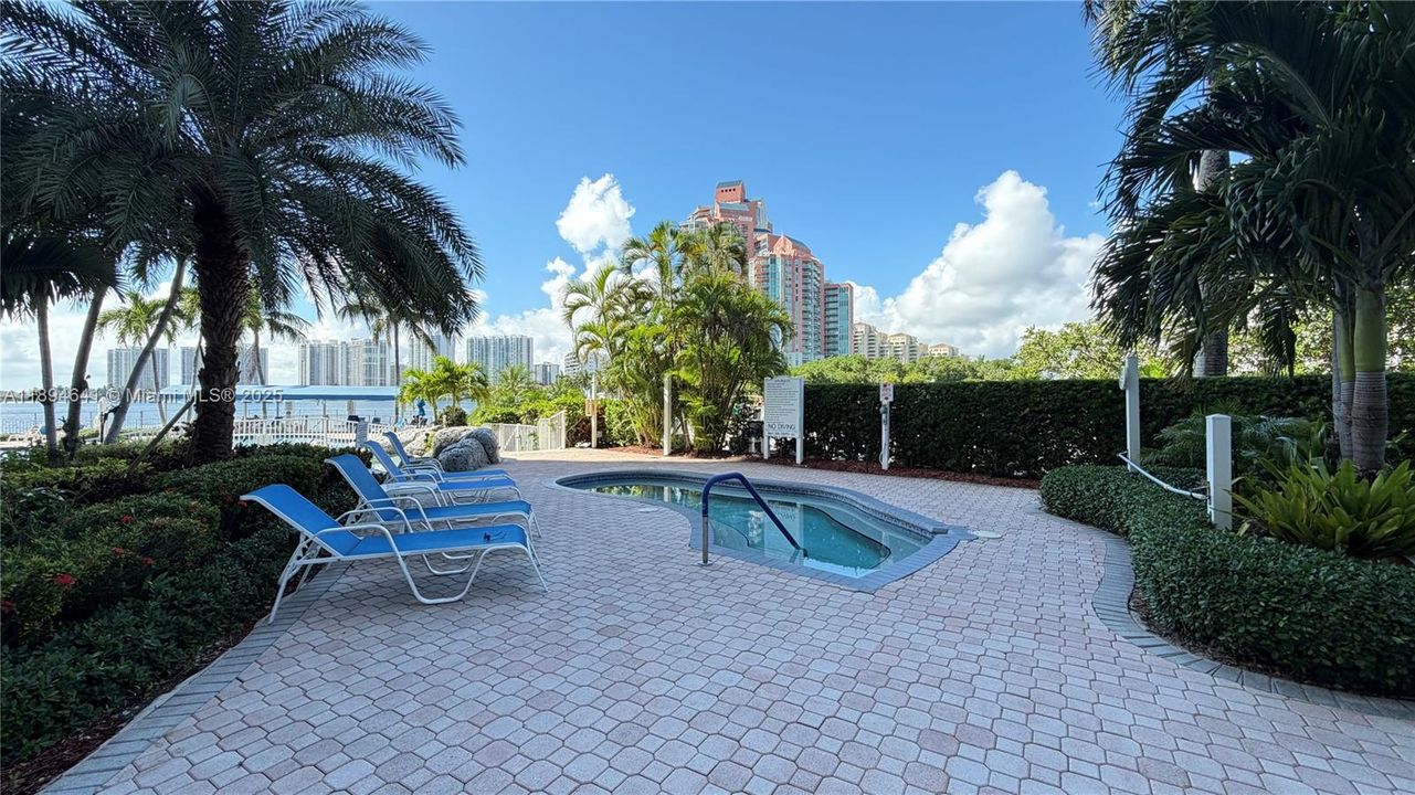 Recently Rented: $3,700 (2 beds, 2 baths, 1365 Square Feet)