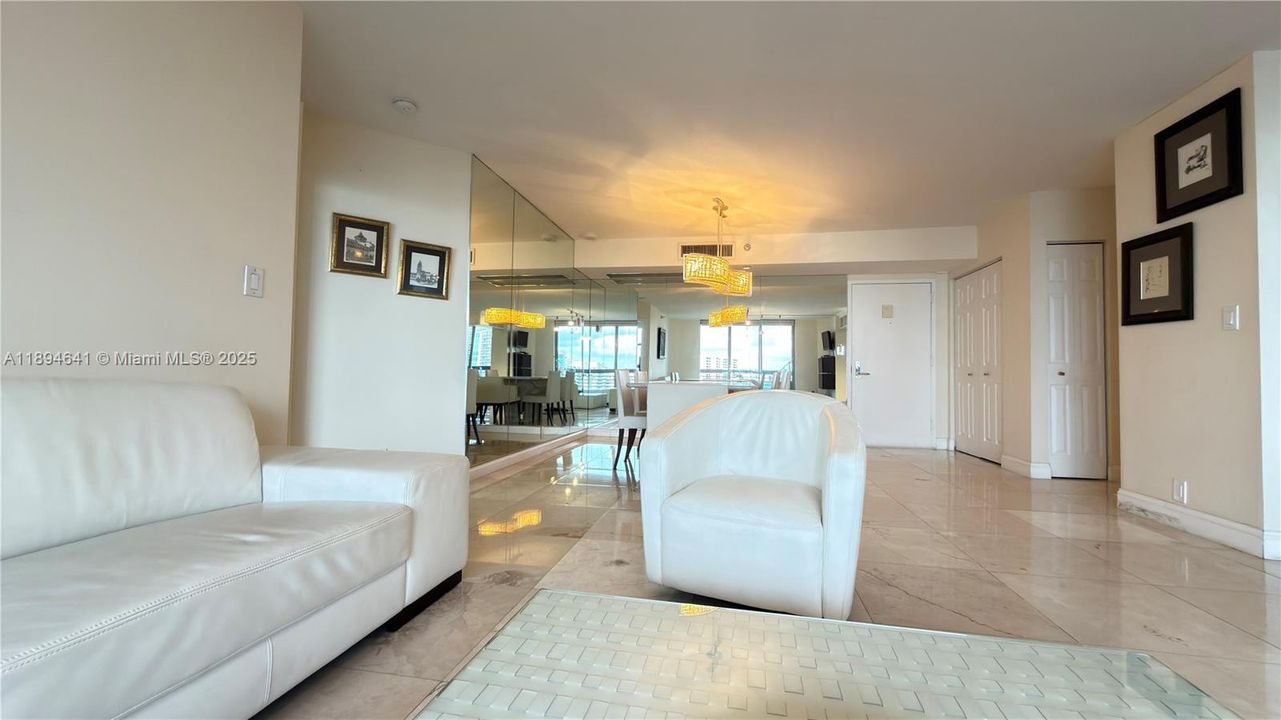 Recently Rented: $3,700 (2 beds, 2 baths, 1365 Square Feet)