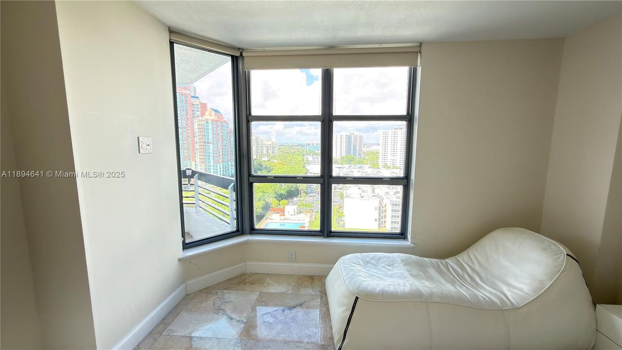 Recently Rented: $3,700 (2 beds, 2 baths, 1365 Square Feet)