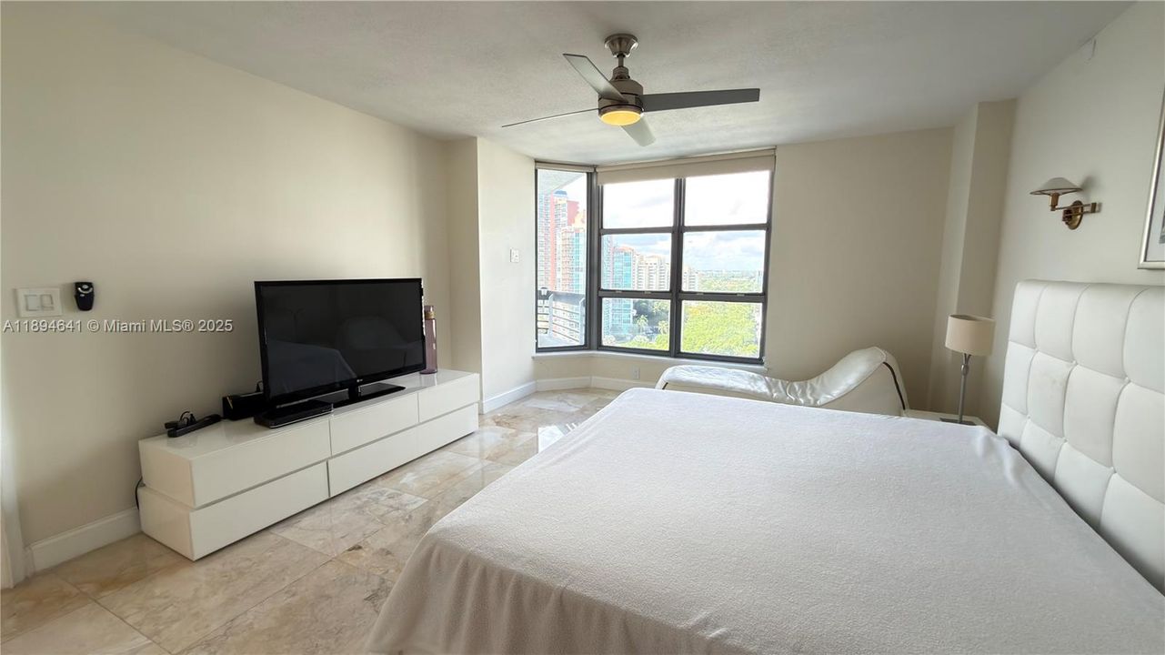 Recently Rented: $3,700 (2 beds, 2 baths, 1365 Square Feet)