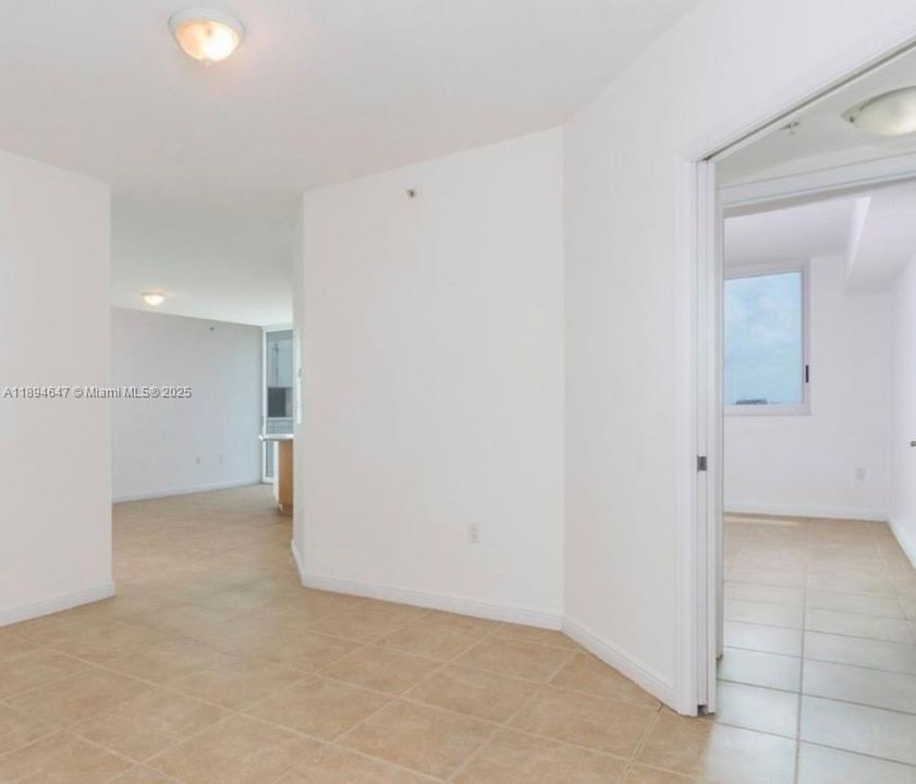 For Sale: $410,000 (2 beds, 2 baths, 1270 Square Feet)