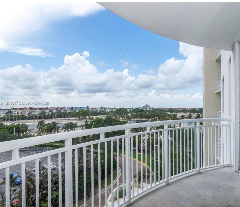 For Sale: $410,000 (2 beds, 2 baths, 1270 Square Feet)