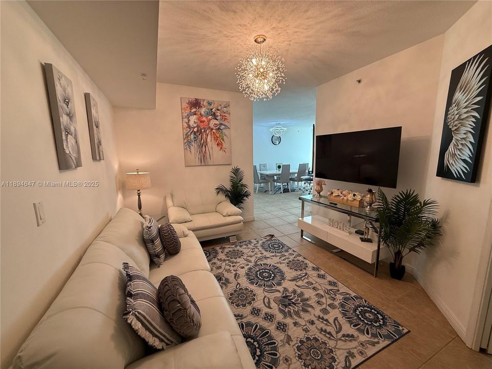 For Sale: $410,000 (2 beds, 2 baths, 1270 Square Feet)