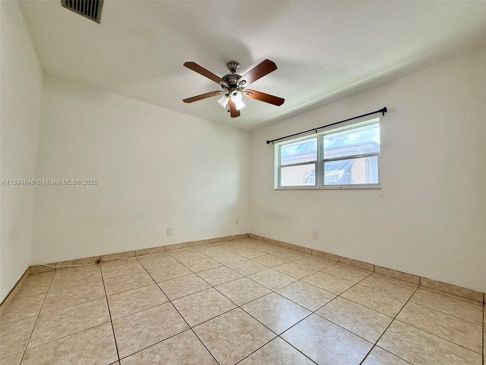 For Rent: $1,500 (1 beds, 1 baths, 650 Square Feet)
