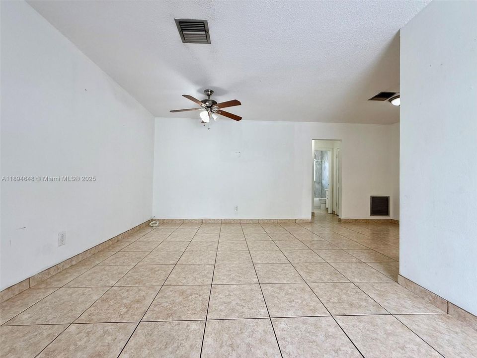 For Rent: $1,500 (1 beds, 1 baths, 650 Square Feet)
