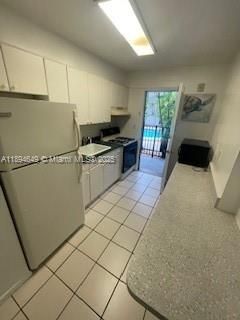 合同活跃: $1,700 (1 贝兹, 1 浴室, 568 平方英尺)