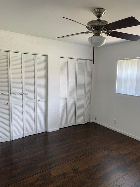 合同活跃: $1,700 (2 贝兹, 1 浴室, 938 平方英尺)