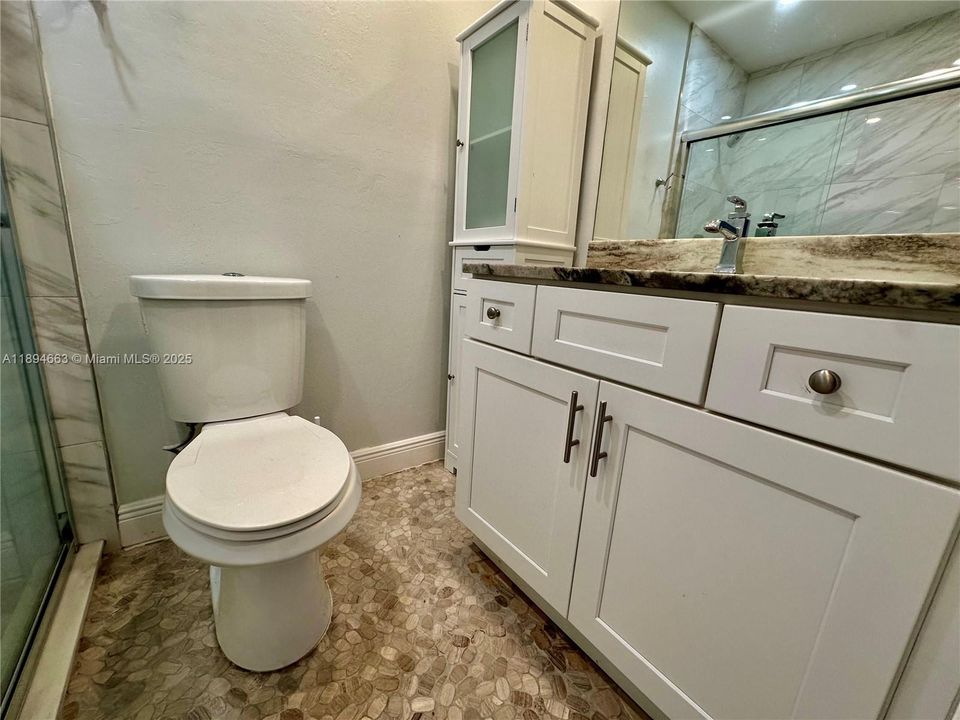 For Sale: $210,000 (2 beds, 2 baths, 1006 Square Feet)