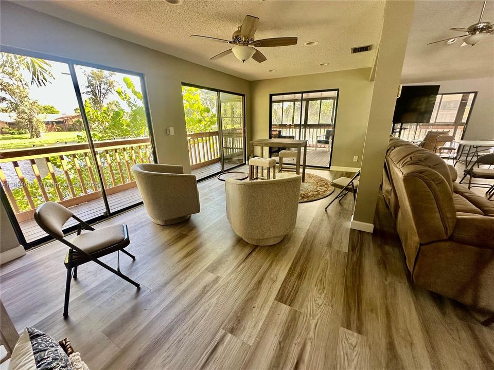 For Sale: $210,000 (2 beds, 2 baths, 1006 Square Feet)