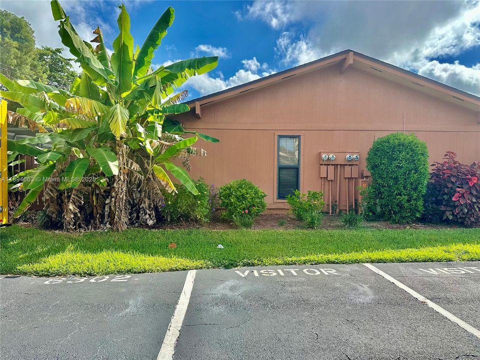 For Sale: $210,000 (2 beds, 2 baths, 1006 Square Feet)