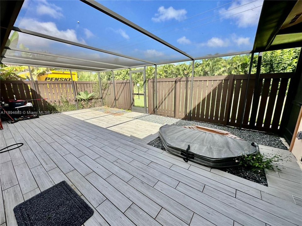 For Sale: $210,000 (2 beds, 2 baths, 1006 Square Feet)