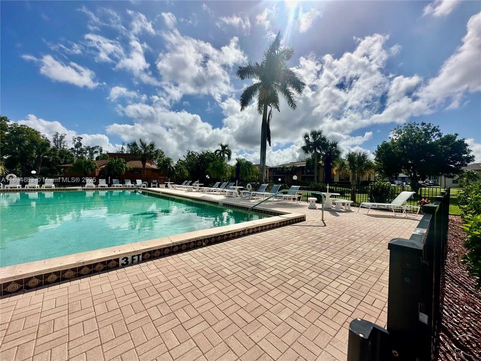 For Sale: $210,000 (2 beds, 2 baths, 1006 Square Feet)