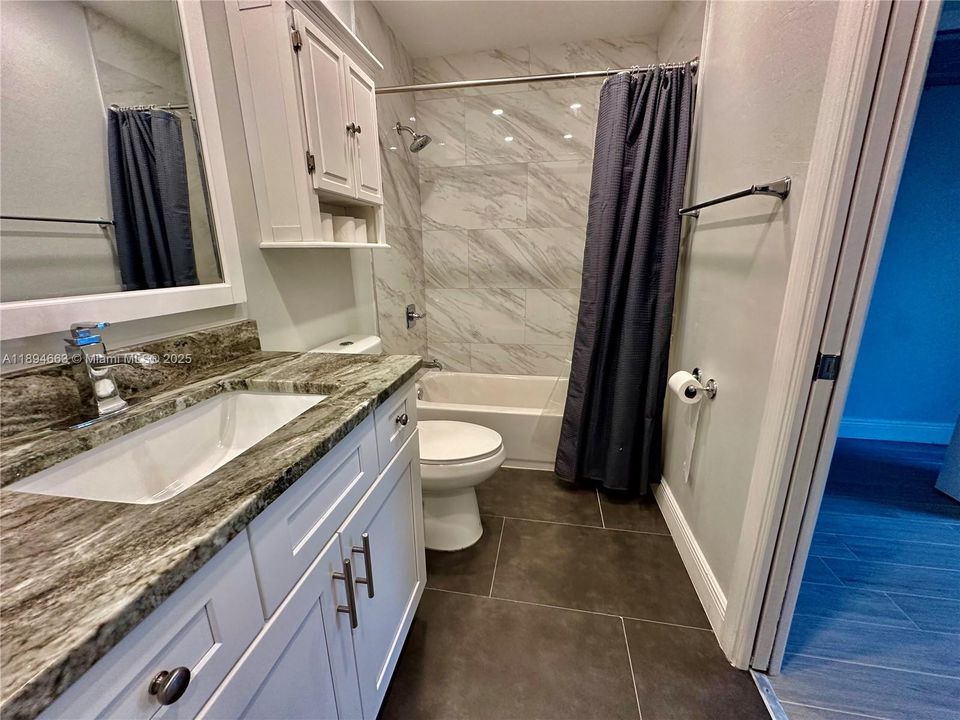 For Sale: $210,000 (2 beds, 2 baths, 1006 Square Feet)