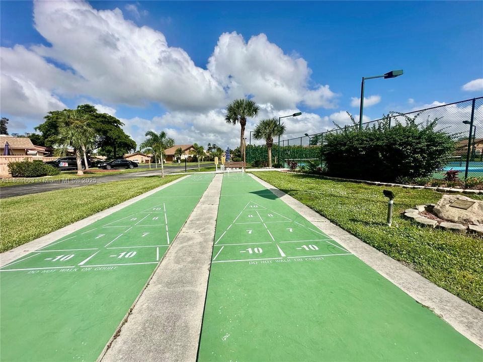 For Sale: $210,000 (2 beds, 2 baths, 1006 Square Feet)