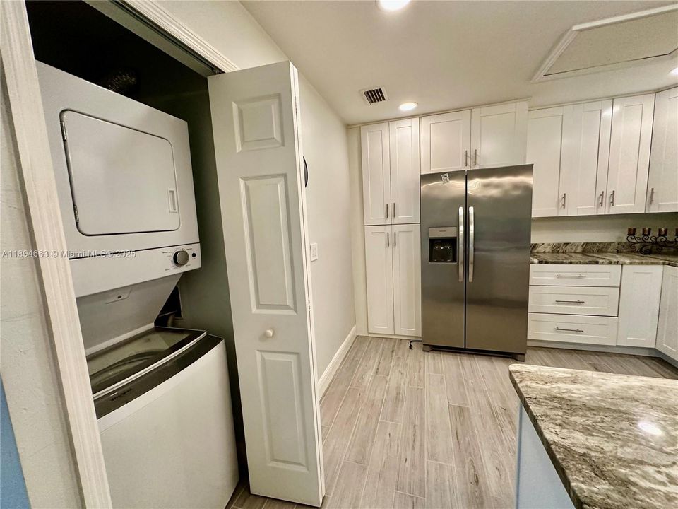 For Sale: $210,000 (2 beds, 2 baths, 1006 Square Feet)