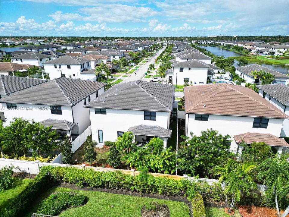 В аренду: $6,850 (5 спален, 4 ванн, 3633 Квадратных фут)