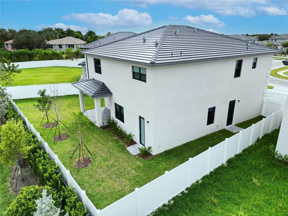 В аренду: $6,690 (5 спален, 4 ванн, 3381 Квадратных фут)