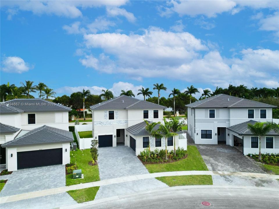 В аренду: $6,690 (5 спален, 4 ванн, 3381 Квадратных фут)