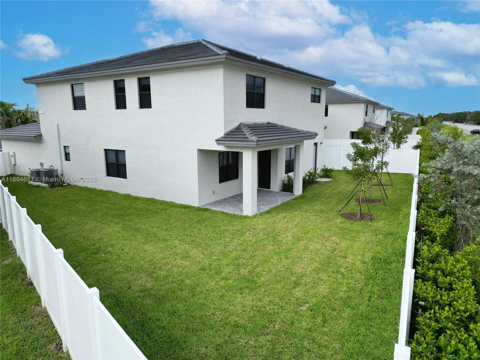 В аренду: $6,690 (5 спален, 4 ванн, 3381 Квадратных фут)