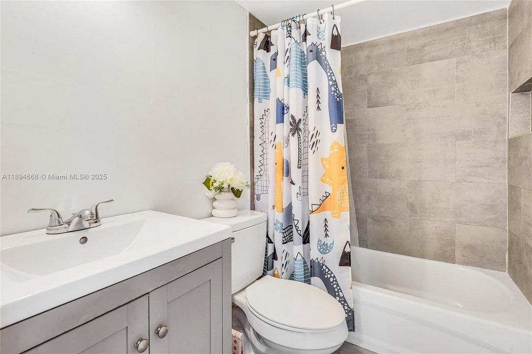 Под контрактом: $399,000 (3 спален, 2 ванн, 1580 Квадратных фут)