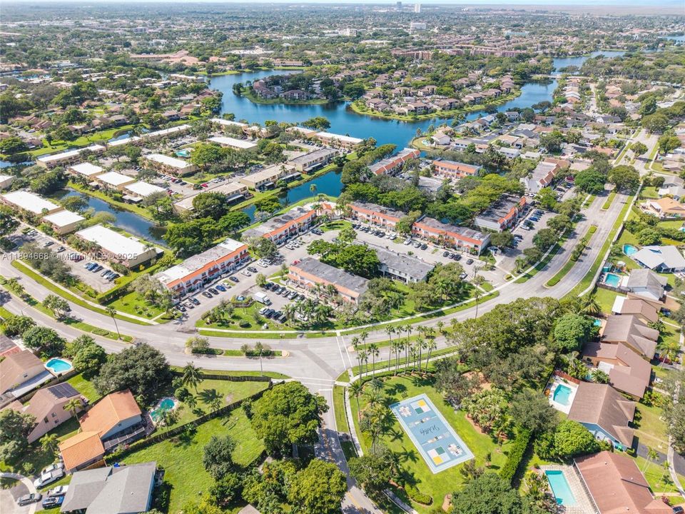 Под контрактом: $399,000 (3 спален, 2 ванн, 1580 Квадратных фут)