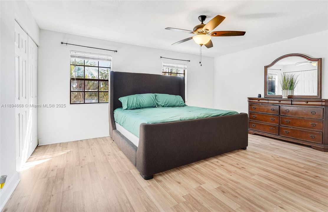 Под контрактом: $399,000 (3 спален, 2 ванн, 1580 Квадратных фут)