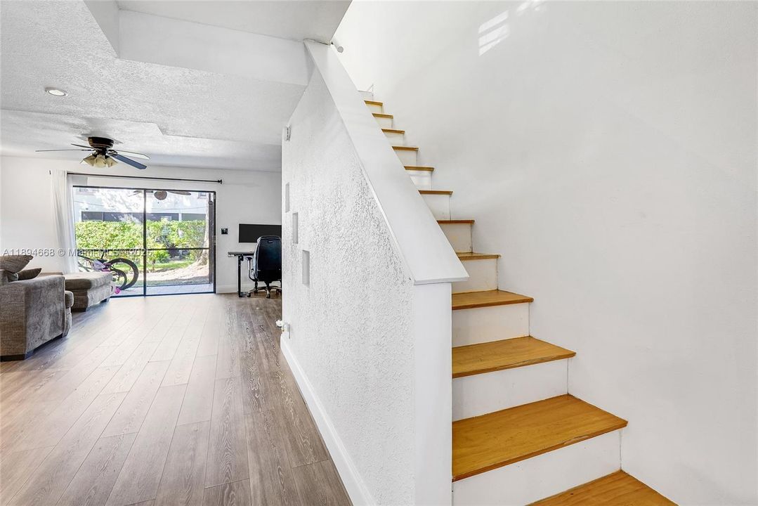 Под контрактом: $399,000 (3 спален, 2 ванн, 1580 Квадратных фут)