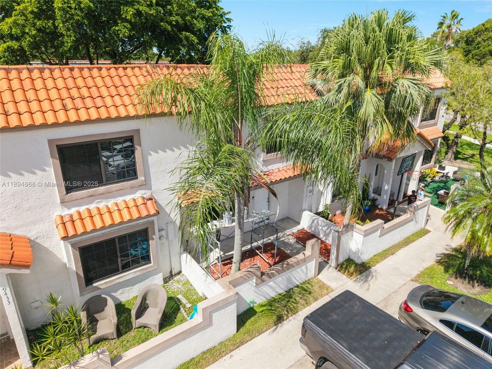 Под контрактом: $399,000 (3 спален, 2 ванн, 1580 Квадратных фут)