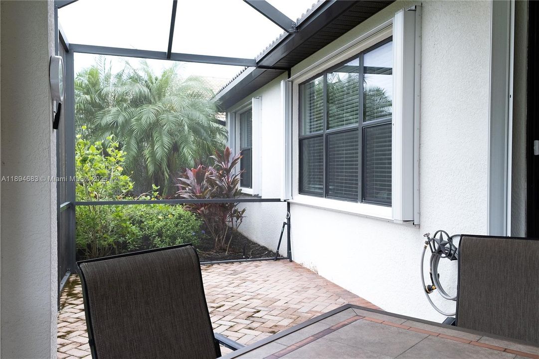 Extended heavy-duty screen enclosure w/garden view