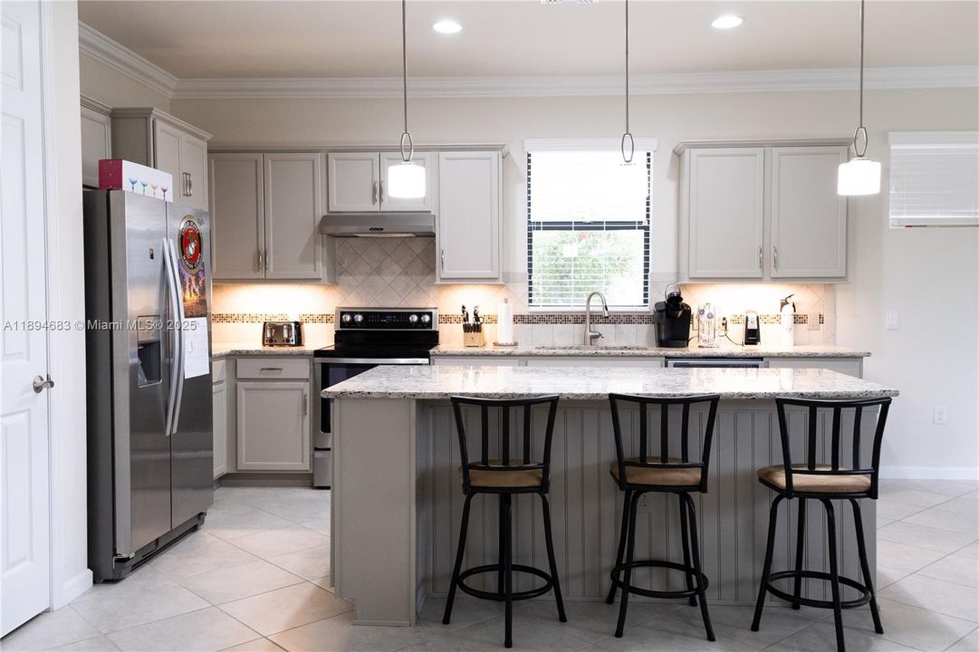 Stainless steel appliances & Pantry