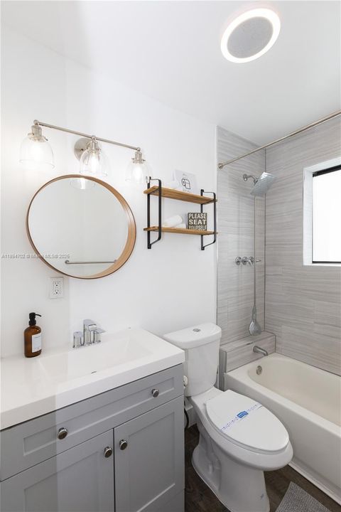 合同活跃: $650,000 (5 贝兹, 3 浴室, 1890 平方英尺)