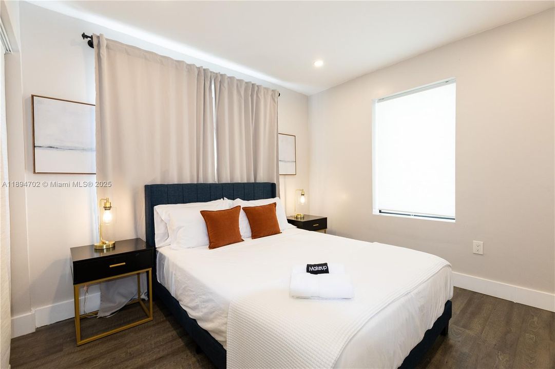 合同活跃: $650,000 (5 贝兹, 3 浴室, 1890 平方英尺)