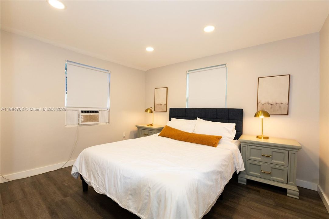 合同活跃: $650,000 (5 贝兹, 3 浴室, 1890 平方英尺)