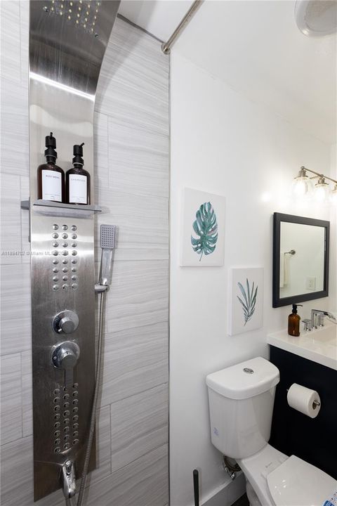 合同活跃: $650,000 (5 贝兹, 3 浴室, 1890 平方英尺)