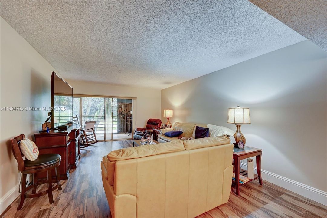 En Venta: $140,000 (2 camas, 2 baños, 1160 Pies cuadrados)