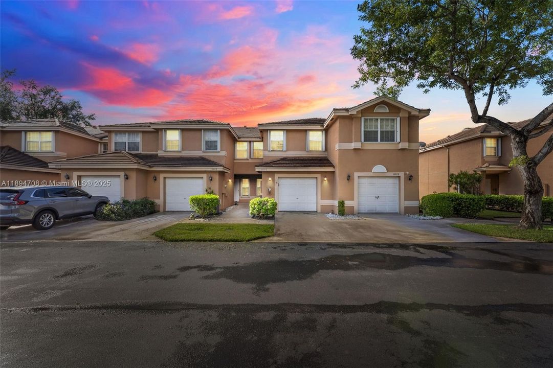 En Venta: $429,000 (3 camas, 2 baños, 1448 Pies cuadrados)