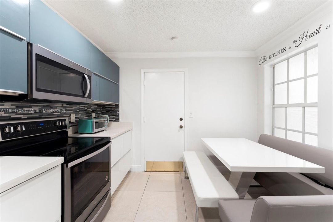 En Venta: $429,000 (3 camas, 2 baños, 1448 Pies cuadrados)