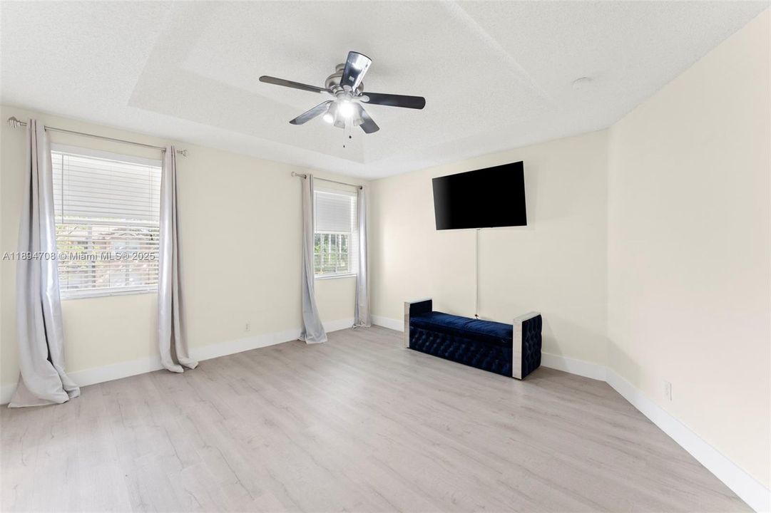 En Venta: $429,000 (3 camas, 2 baños, 1448 Pies cuadrados)