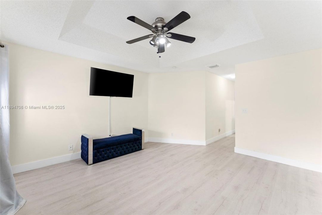 En Venta: $429,000 (3 camas, 2 baños, 1448 Pies cuadrados)