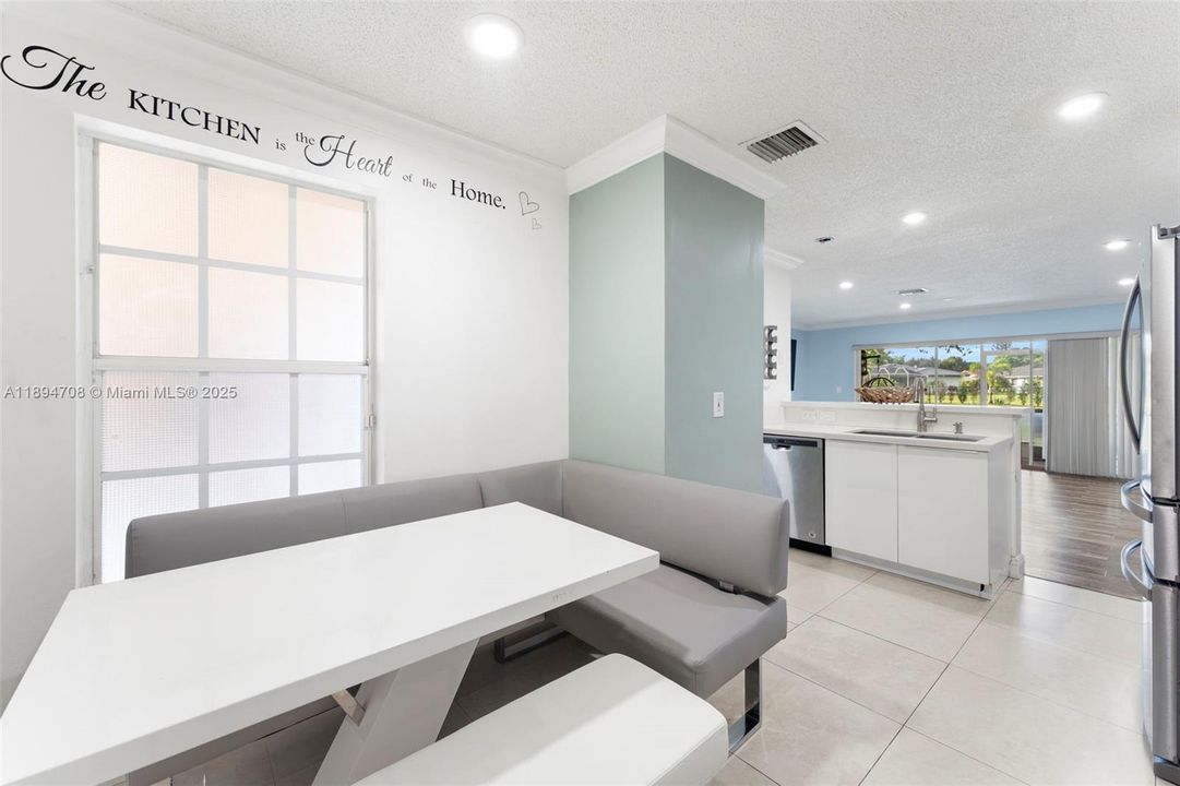 En Venta: $429,000 (3 camas, 2 baños, 1448 Pies cuadrados)