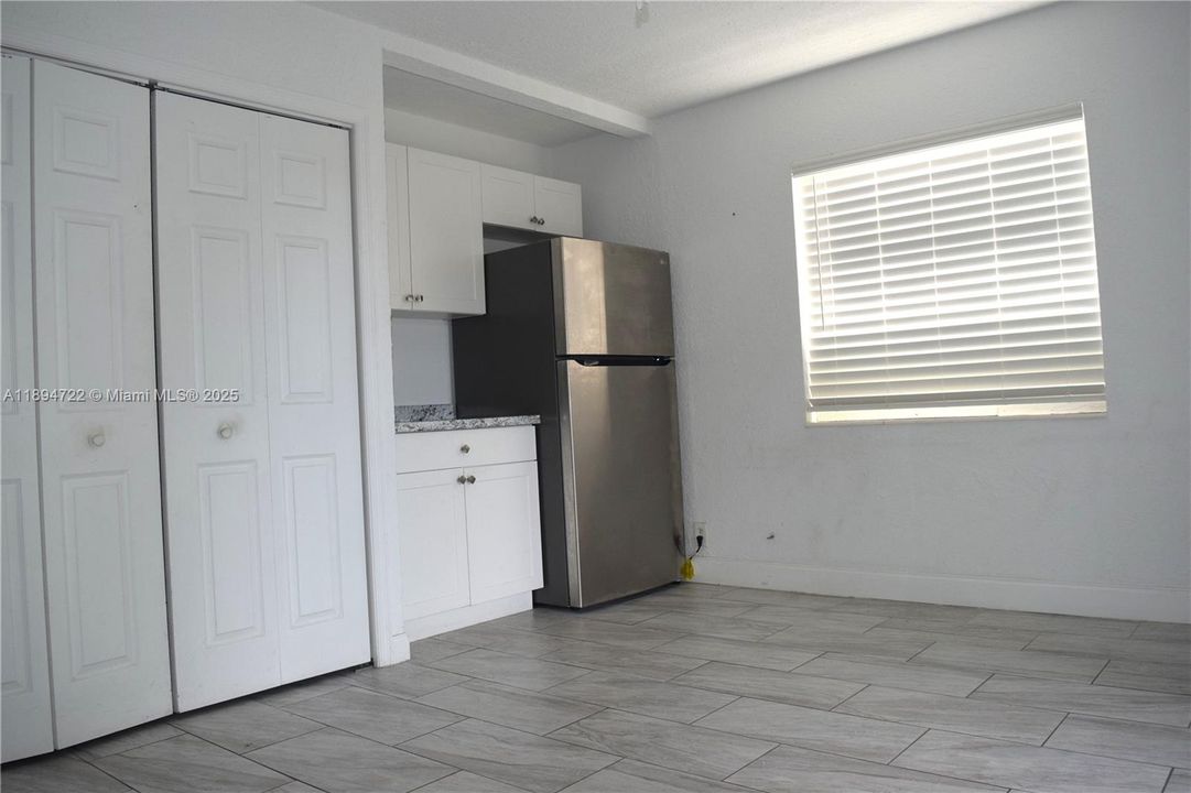 最近租的: $1,300 (0 贝兹, 1 浴室, 1581 平方英尺)