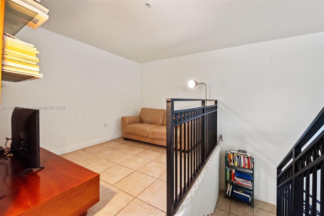 For Sale: $510,000 (1 beds, 1 baths, 1131 Square Feet)
