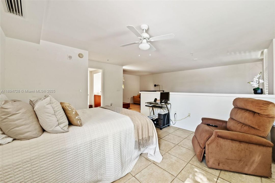 For Sale: $510,000 (1 beds, 1 baths, 1131 Square Feet)