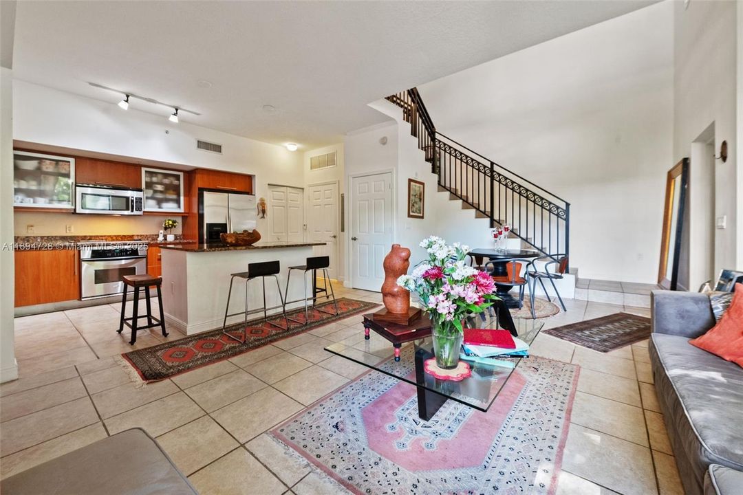 For Sale: $510,000 (1 beds, 1 baths, 1131 Square Feet)